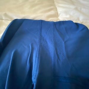 Lululemon Align Crops sz4 blue, some piling